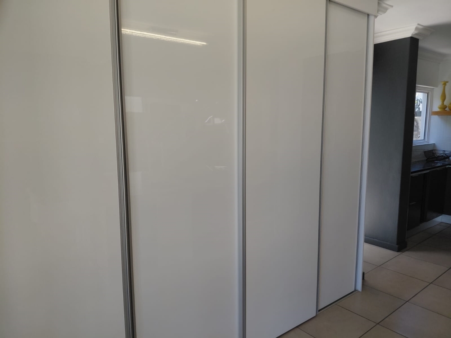 To Let 4 Bedroom Property for Rent in Greenways Golf Estate Western Cape